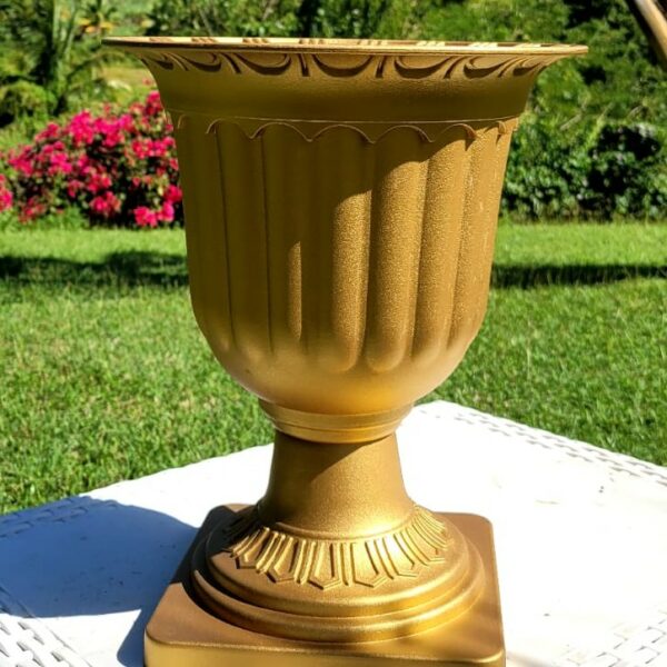 Vase Médicis doré – Hauteur 35 cm 