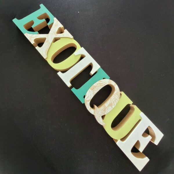 Décoration Exotique en Bois Coloré – 46 x 10 cm